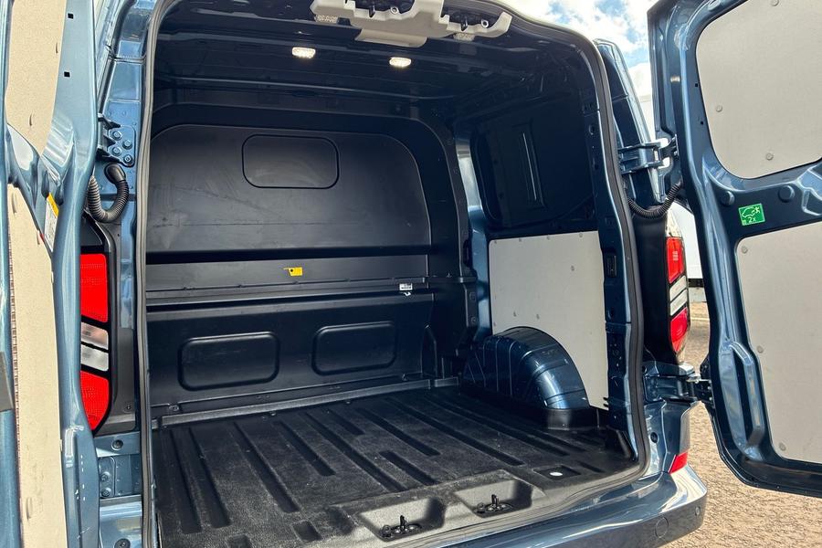 Ford Transit Custom Photo autoimg-db2099643cd95c12e3ba7c1b6eeca11e59c64d9f.jpg