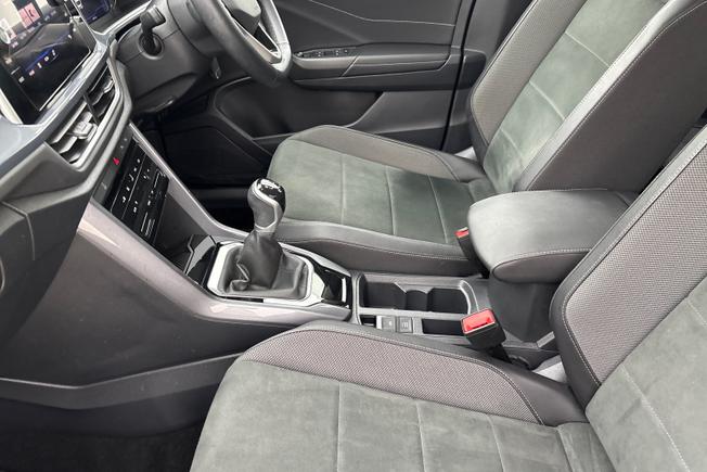VOLKSWAGEN T-Roc Photo 30