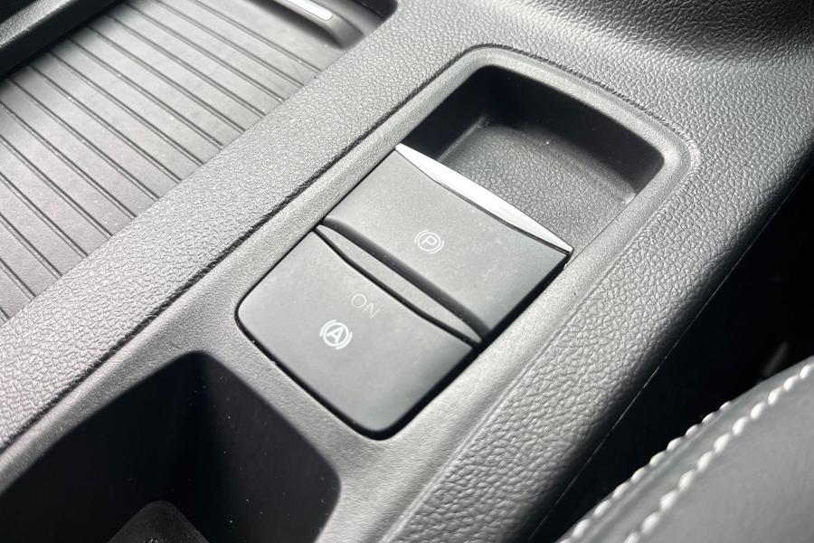 Ford FOCUS Photo autoimg-db25bedaea4c97bfa88110af88c74ccc4519d440.jpg