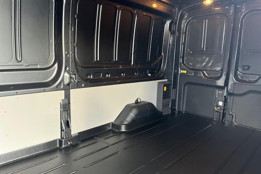 Used Ford E-TRANSIT 5