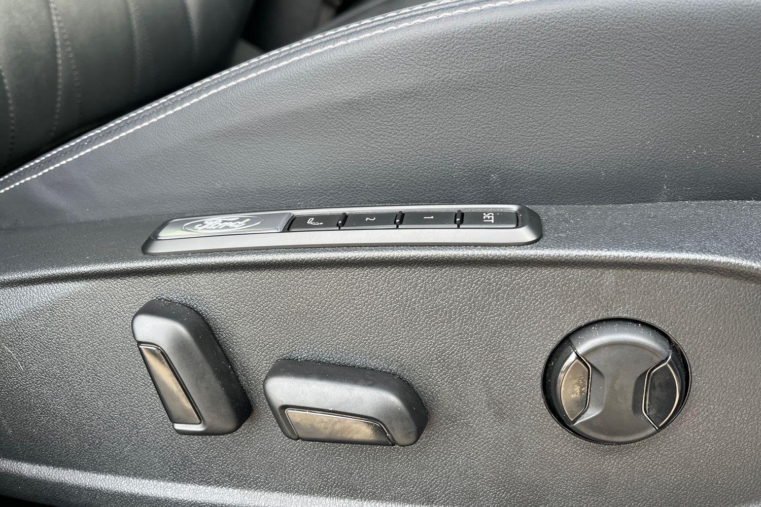 Ford Explorer Photo 25