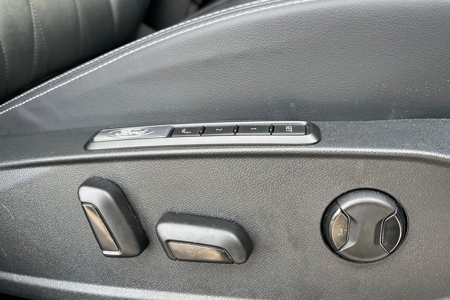 Ford Explorer Photo autoimg-db26a9c11b5c27be8581ffe11b354c0c1e1f3907.jpg