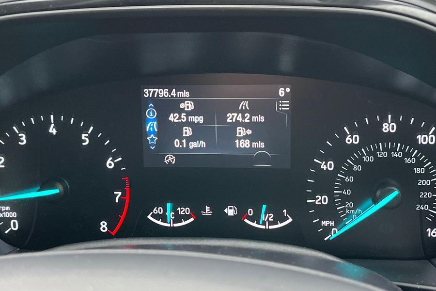 Ford FOCUS Photo autoimg-db316bfa0475c525d5f425bbe5b7b330d63ec9c0.jpg