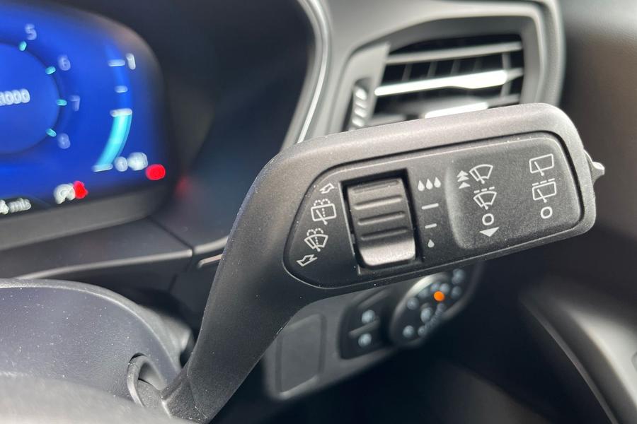 Ford FOCUS Photo autoimg-db33c66999a691501f08d7b59252f4f08072f6eb.jpg