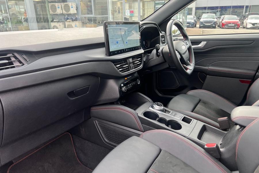 Ford Kuga Photo autoimg-db33cbb2fa8e4b3b51e8d86bd2ca9e44cd58d94e.jpg
