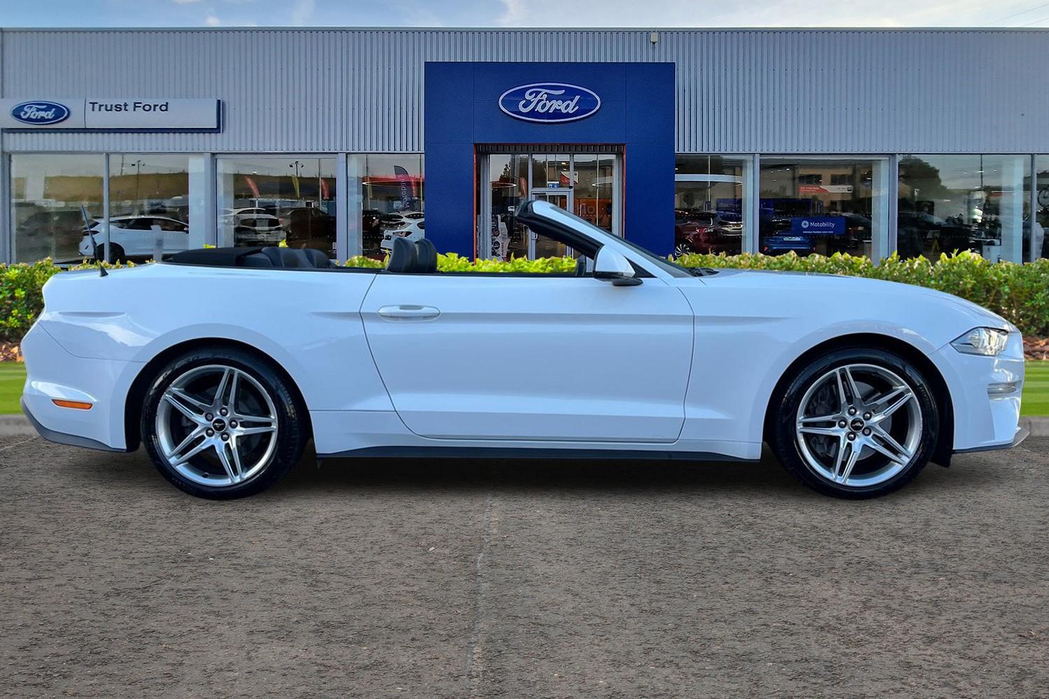 Ford Mustang Photo 2