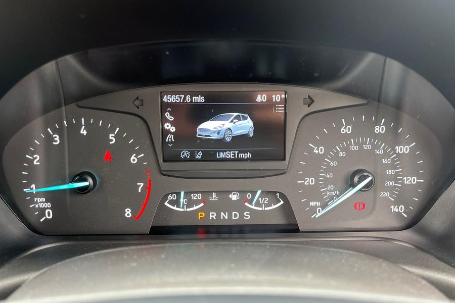 Ford FIESTA Photo autoimg-db3a0d2d2d008f7dfc7bf3f601fb1154d26e6b95.jpg
