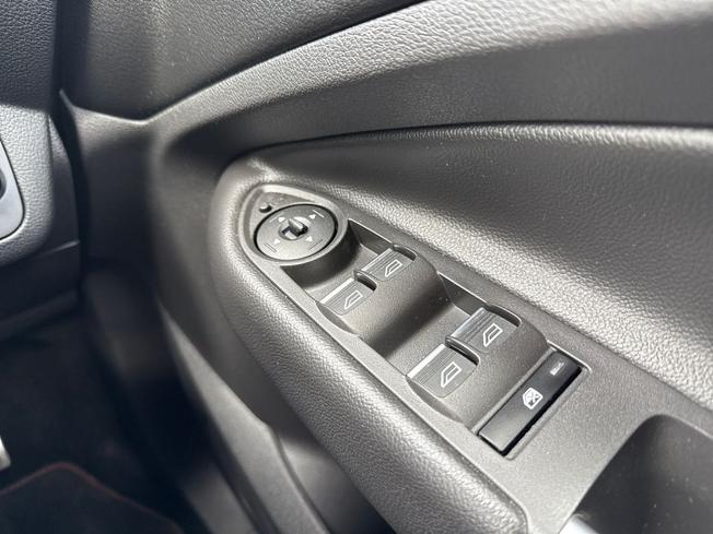 FORD Kuga Photo 29