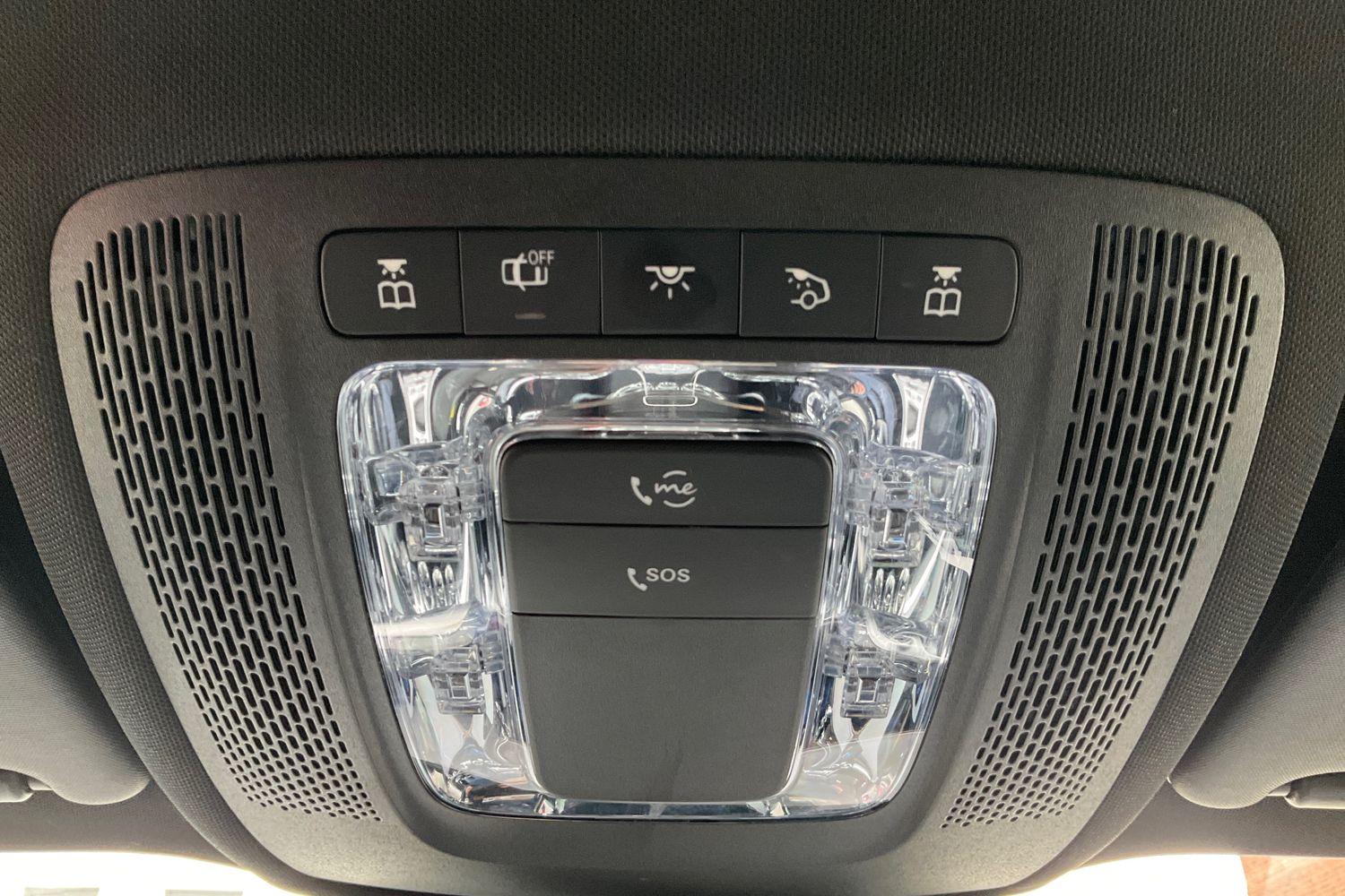 Mercedes-Benz GLB Photo 36