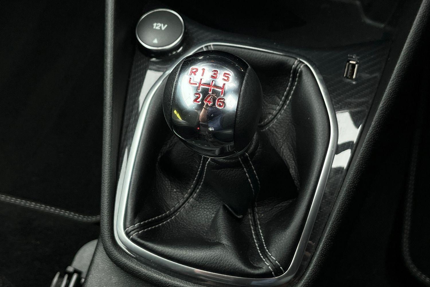 Ford FIESTA Photo 34