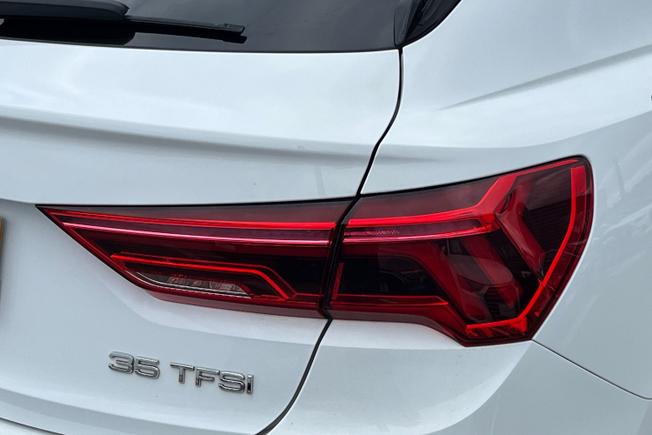 AUDI Q3 Photo 18