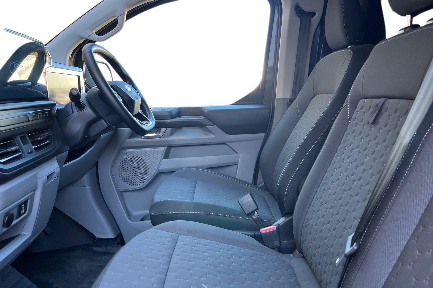 Ford E-TRANSIT CUSTOM Photo 9