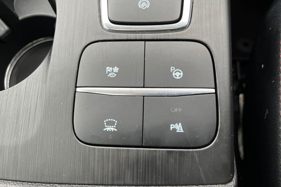Ford Kuga Photo autoimg-db41ae363a99ef335c09314060bf1865974e8d5d.jpg