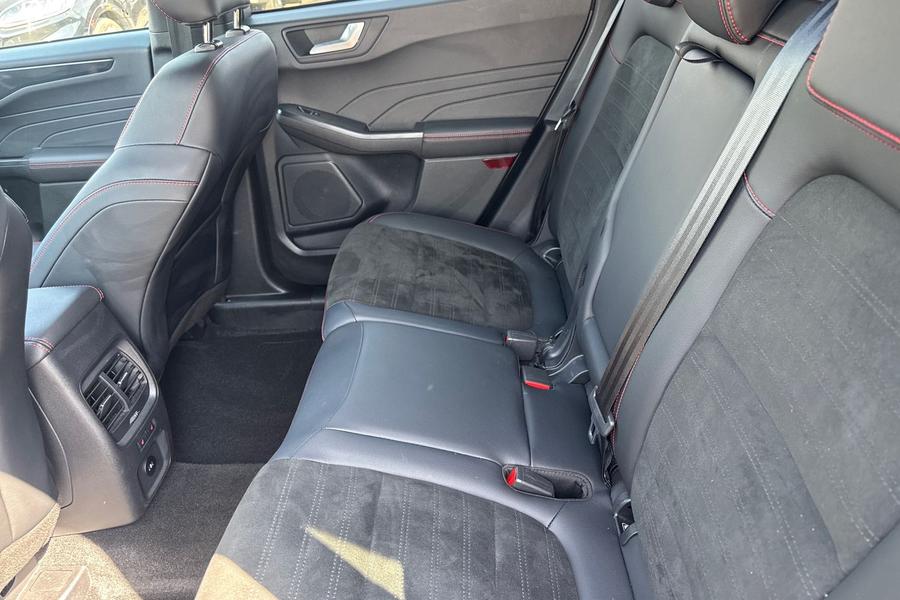Ford KUGA Photo autoimg-db44a27391d4d58bd7b4d78aec07a01169e0a1cf.jpg