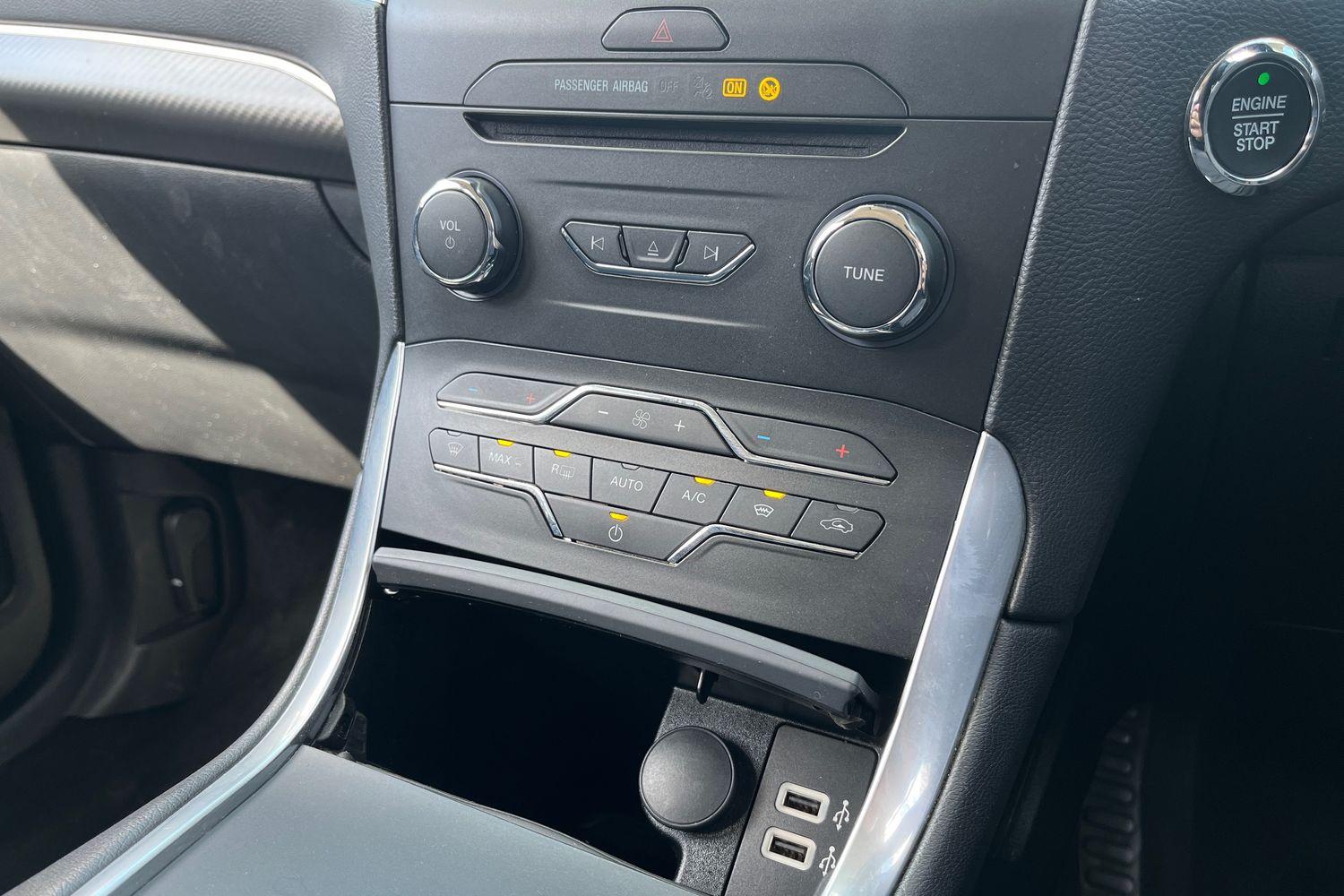 Ford GALAXY Photo 32