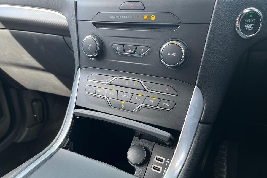 Ford GALAXY Photo autoimg-db47996a05a725a10b8f468267239ee8aa69e2f9.jpg