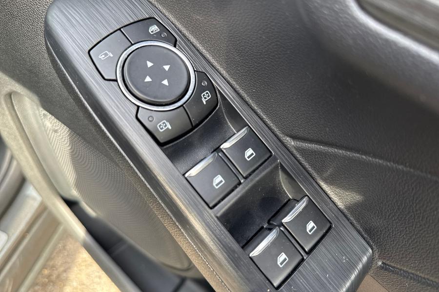 Ford KUGA Photo autoimg-db49c90df23d2db37c1a6b9901dd3ac01309a44f.jpg