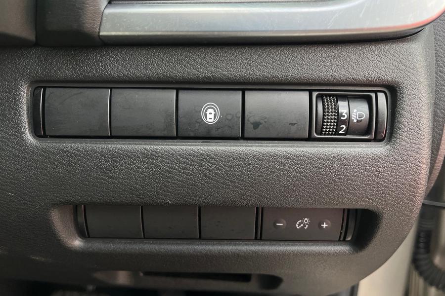 Nissan X-TRAIL Photo autoimg-db57cc0a662113691a64920b13987482e55b16aa.jpg