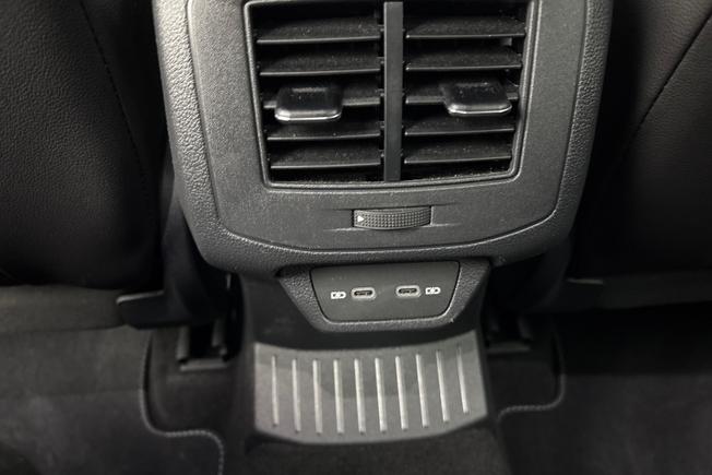 VOLKSWAGEN T-Roc Photo 30