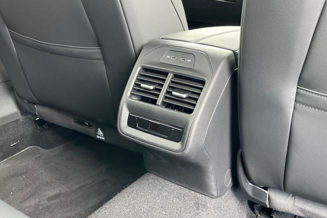 VOLKSWAGEN Passat Photo 31