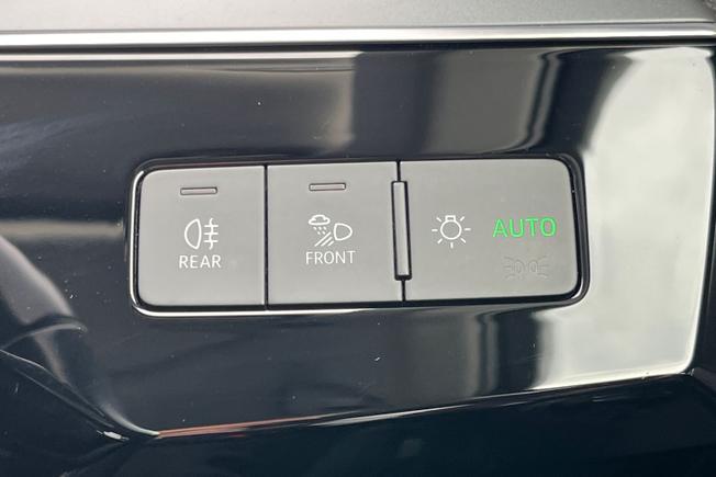AUDI e-tron Photo 32