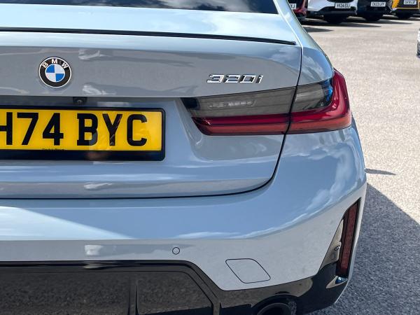 BMW 3 Series Photo autoimg-db670939c1bbe54367555a868e6694ba993ab3ca.jpg