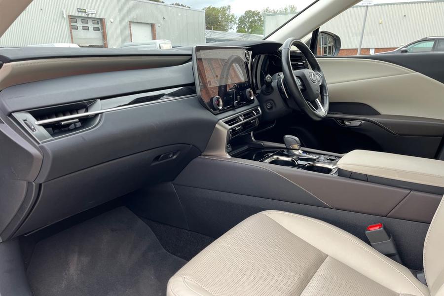 Lexus RX Photo autoimg-db6936847945c7b4e22f9a884f0e69e53145ed4f.jpg