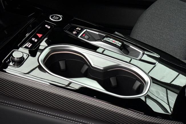 AUDI A6 Saloon Photo 29