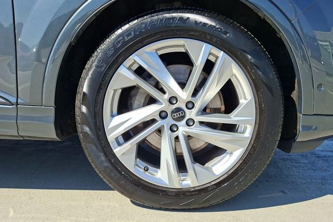 AUDI Q7 Photo 5