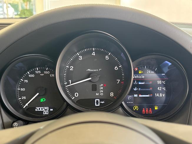 PORSCHE Macan Photo 16