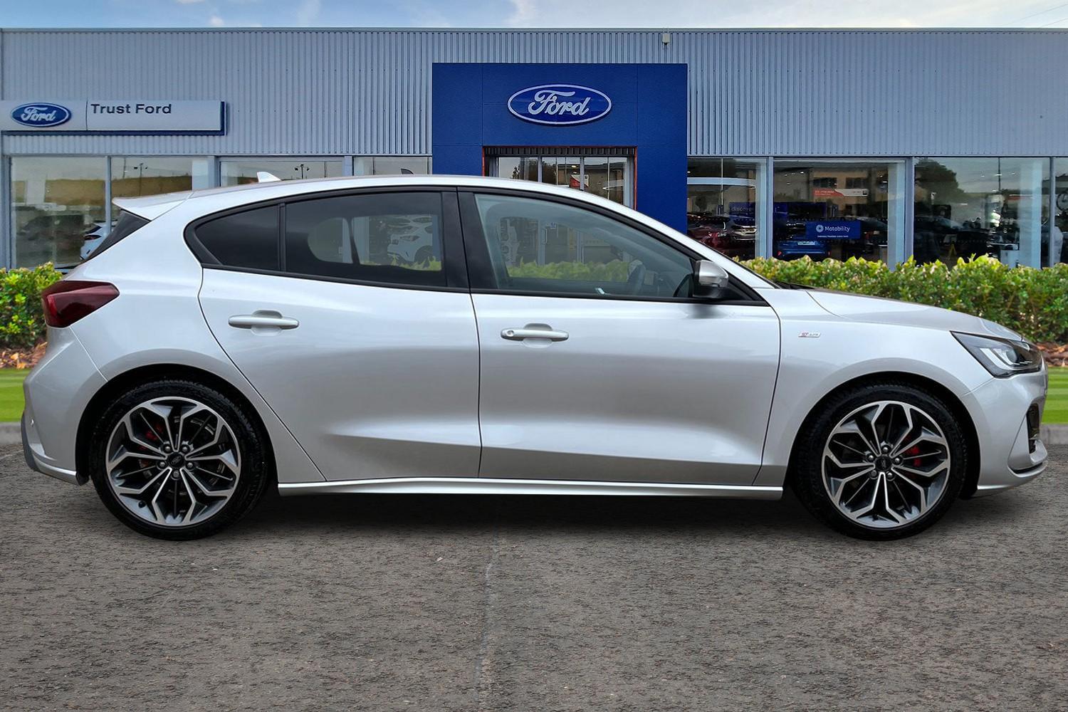 Ford Focus Photo 2