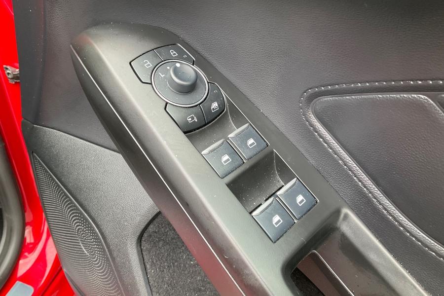 Ford FOCUS Photo autoimg-db870f3ef1d799a7626f417b51d5ba31422a4fe0.jpg