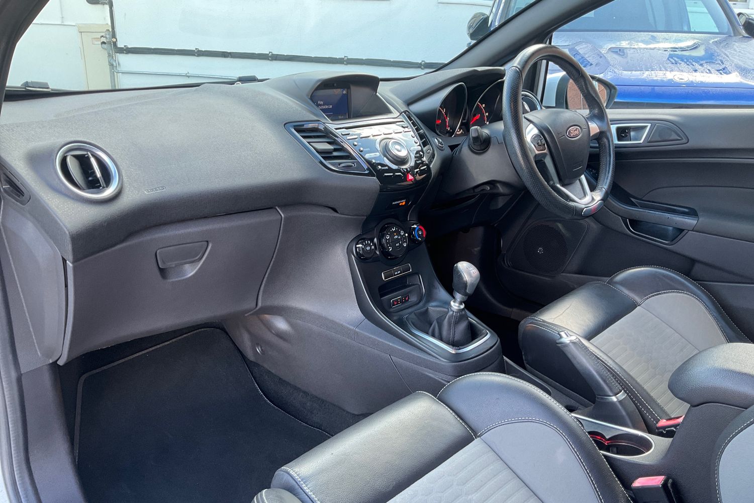 Ford FIESTA Photo 17