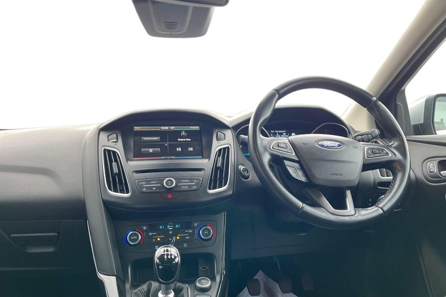 Ford FOCUS Photo autoimg-db8fd40e1159a52c54fe78c93253cac0df6026c1.jpg