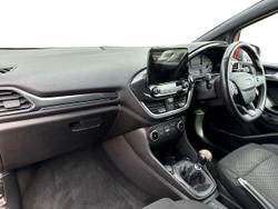FORD Fiesta Photo 2