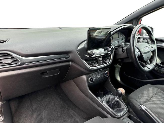 FORD Fiesta Photo 2
