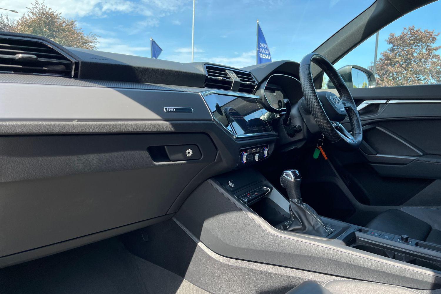 Audi Q3 Photo 17