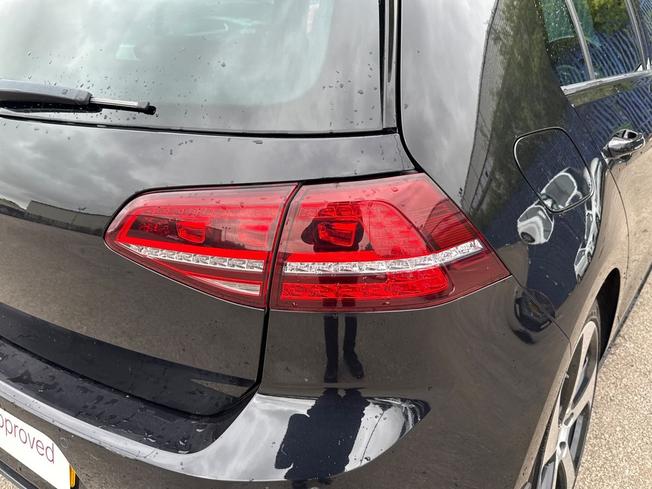 VOLKSWAGEN Golf Photo 18
