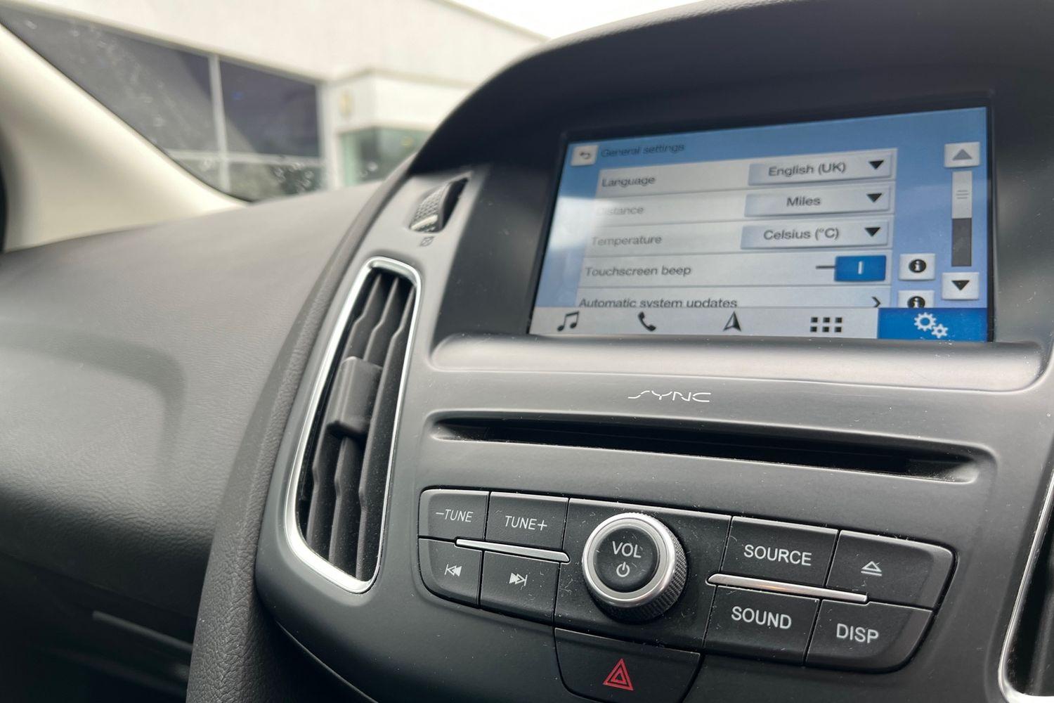Ford FOCUS Photo 35