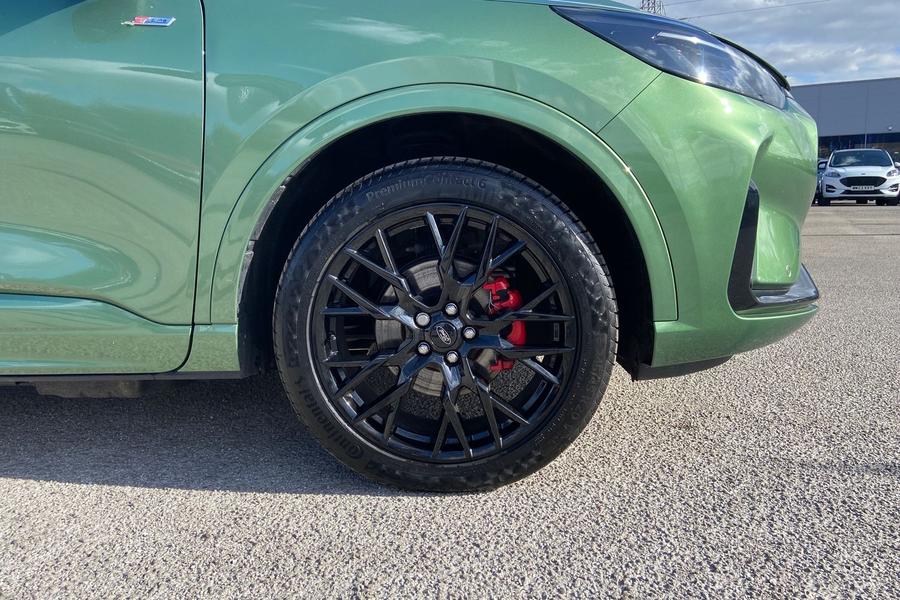 Ford KUGA Photo autoimg-db94d9645fcbd037aa771bf5c0b97d8a1675a816.jpg