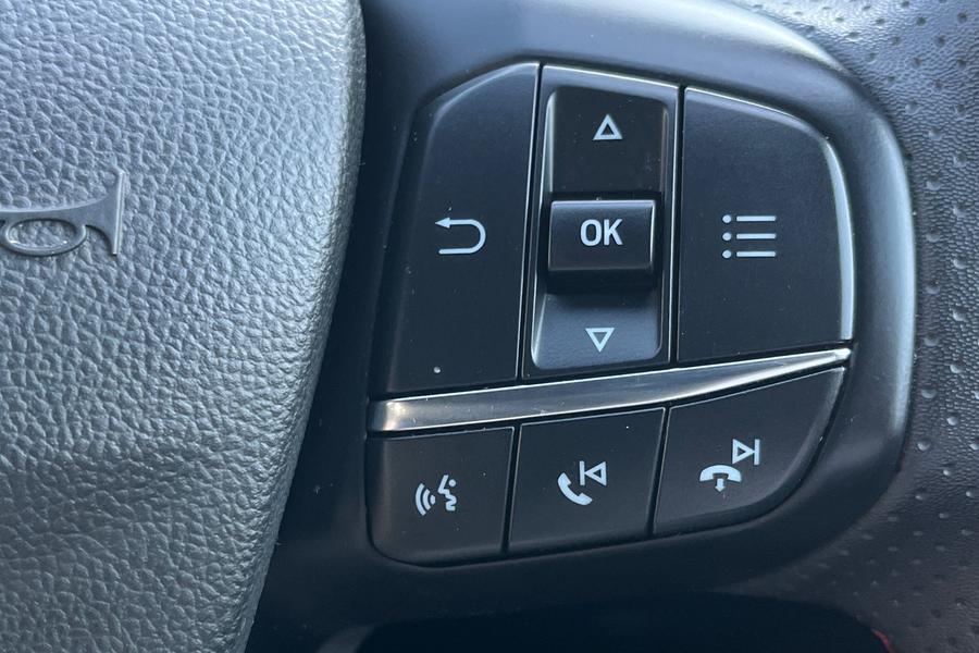 Ford Kuga Photo autoimg-db9b3d9846161d8d76cac66e311436f7068847f3.jpg