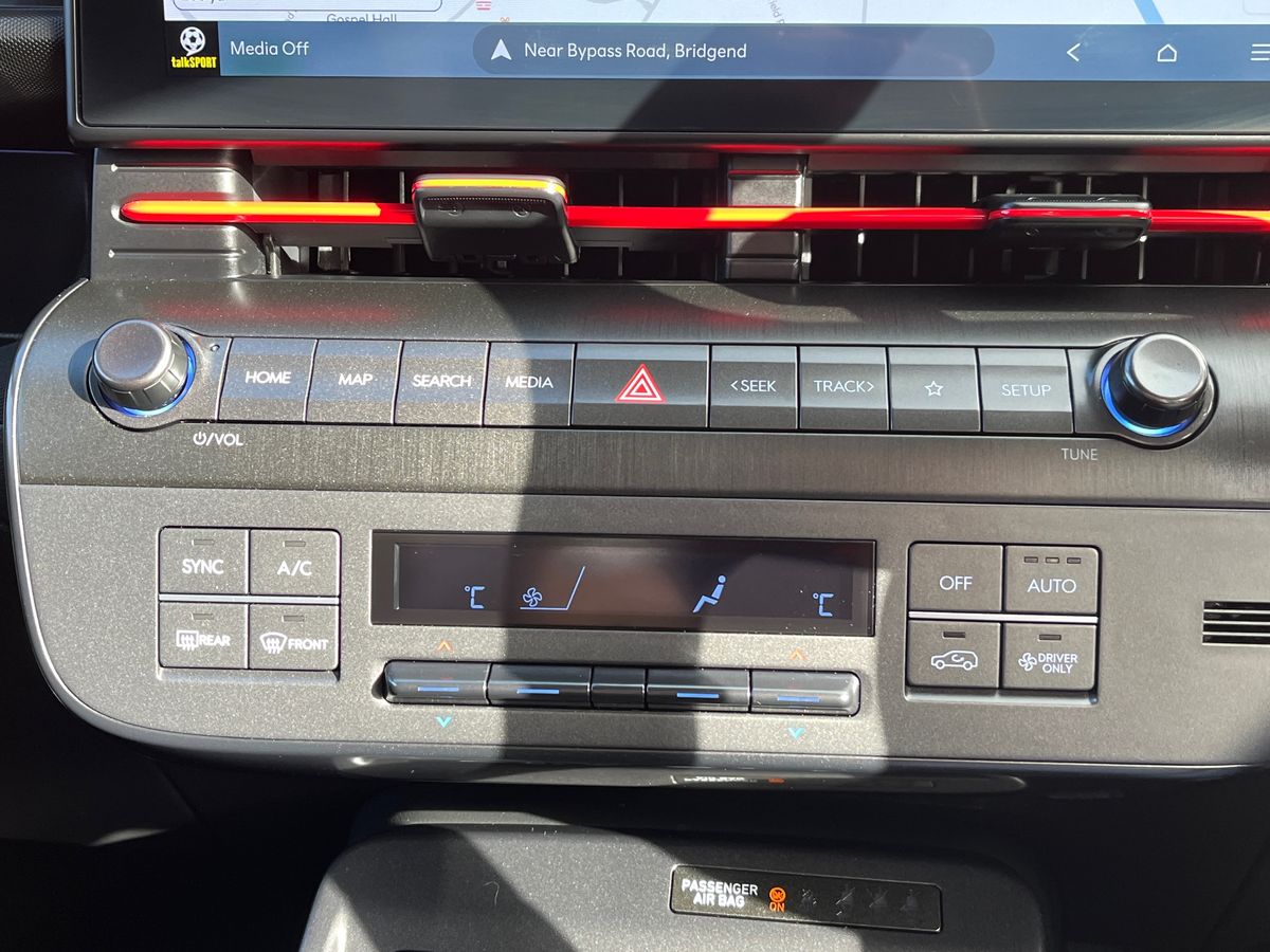Hyundai KONA Photo 12