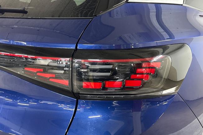 VOLKSWAGEN ID.4 Photo 18