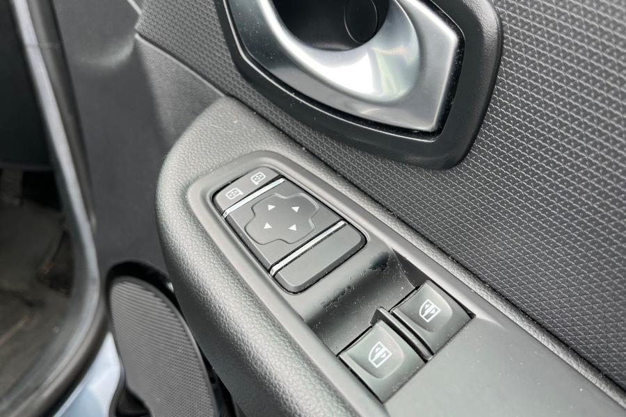 Renault CLIO Photo autoimg-dba8ab841df746b8b5926b78f87daf1e59bb808c.jpg