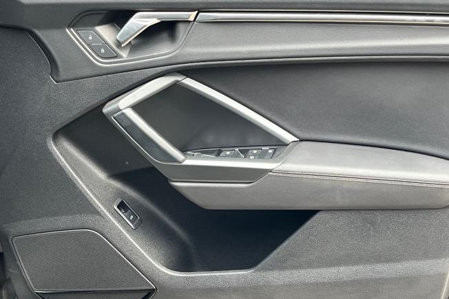 AUDI Q3 Photo 40
