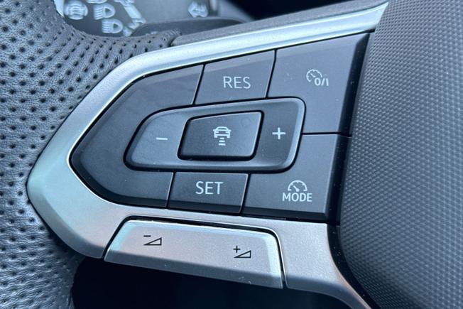 VOLKSWAGEN Touareg Photo 16