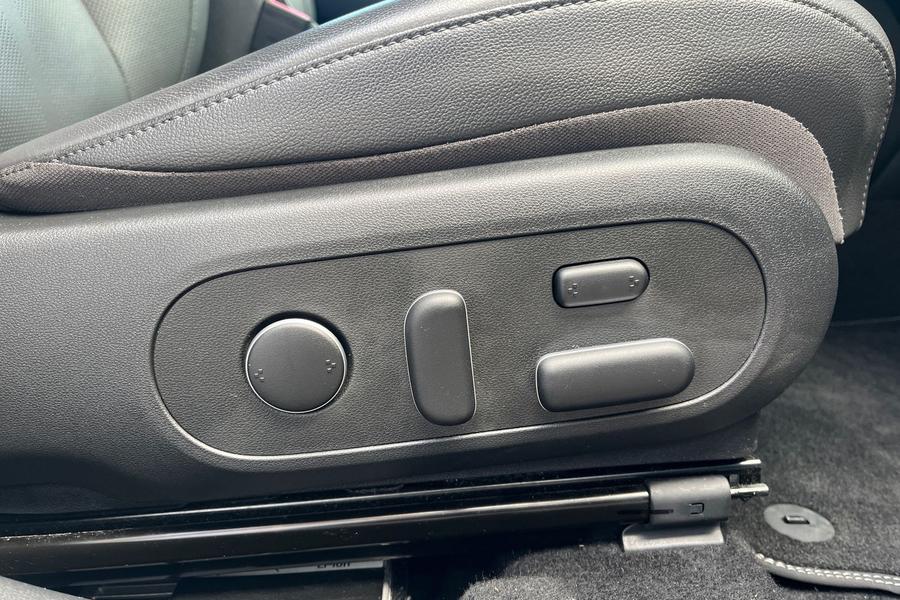 Hyundai KONA Photo autoimg-dbaf3cecaf4ce17e77d548cd8b2310b638643e5e.jpg
