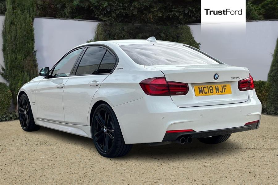 BMW 3 Series Photo autoimg-dbb9cb65f9c2f786aeeb37a393e3e291661bc32e.jpg