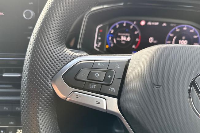 Volkswagen T-Roc Photo 16