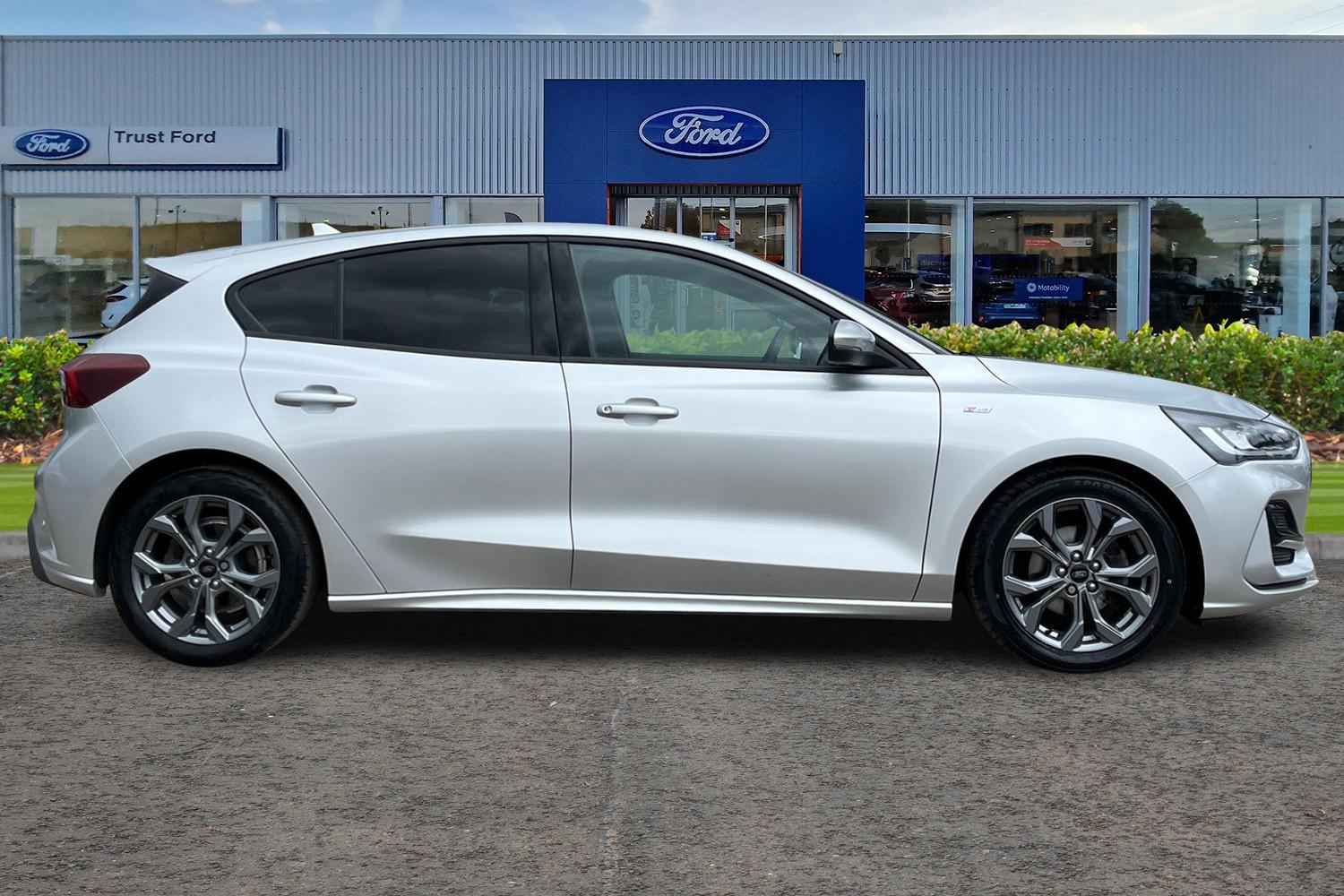 Ford Focus Photo 2